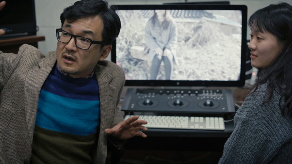 너 학과장님이 영화제 위원장이랑<br />
잘아는 사인거 알지?<br />
이번에 그냥 상주겠다는거야<br />
-단편 [인터뷰]  중